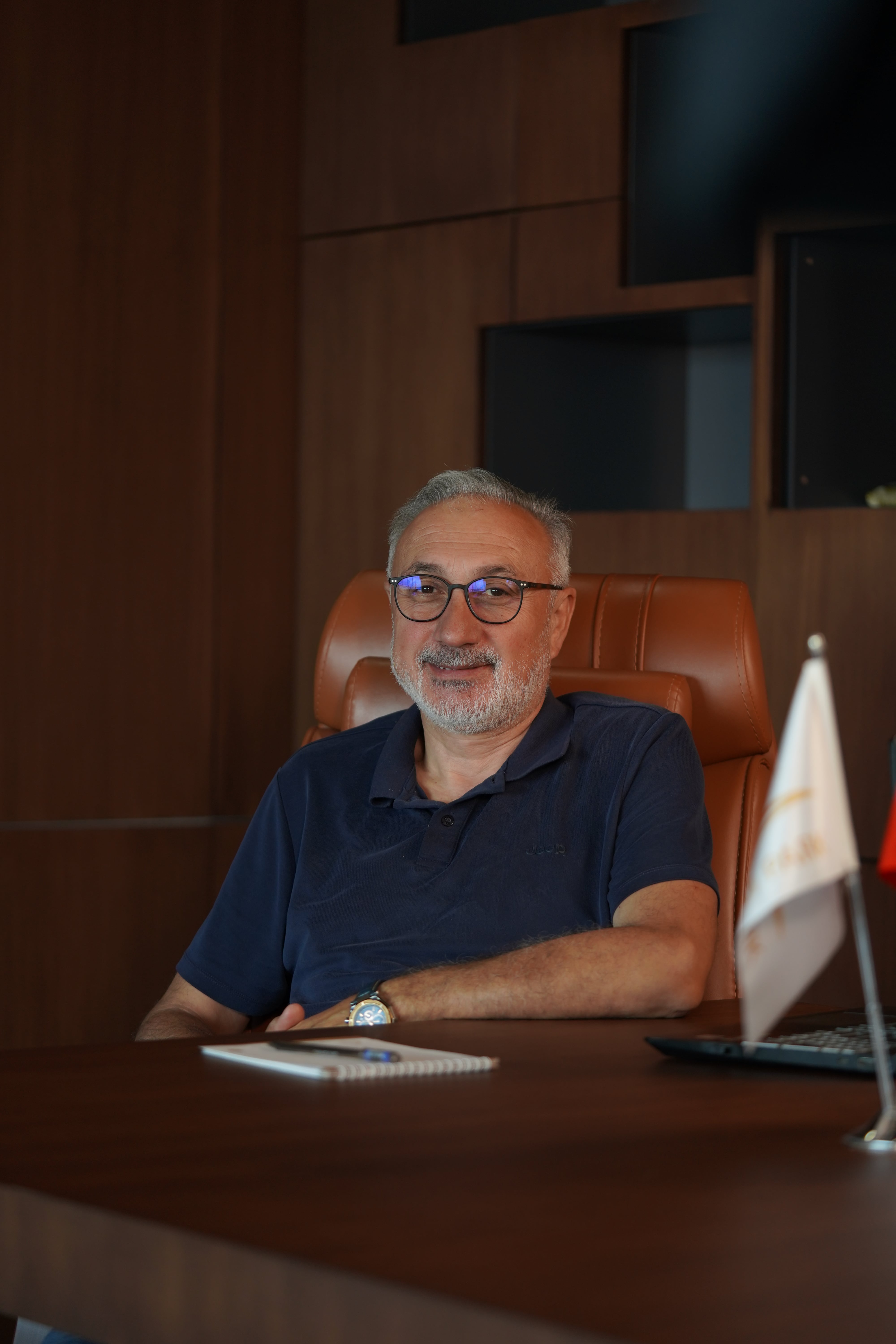 Biz Kimiz?